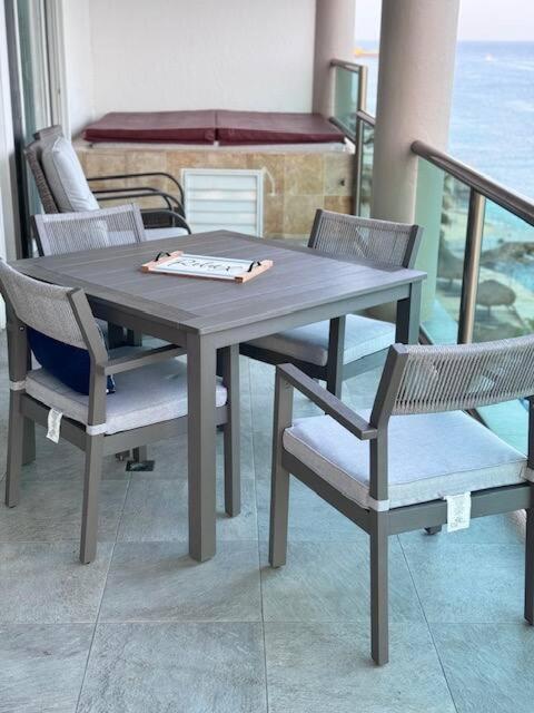 Apartment Oceanfront Luxury -4-king Dive Pick Ups-walk To Dining & Shops